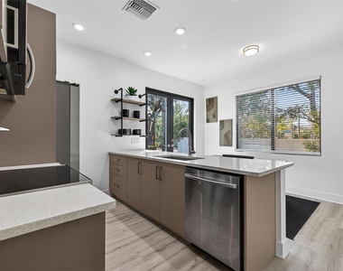 8706 Palm Ranches Place - Photo Thumbnail 7