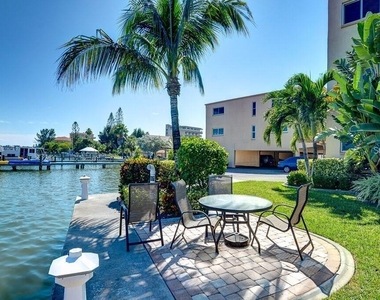 10265 Gulf Boulevard - Photo Thumbnail 11