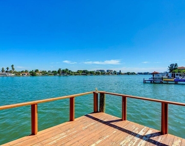 10265 Gulf Boulevard - Photo Thumbnail 13