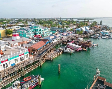 10265 Gulf Boulevard - Photo Thumbnail 4