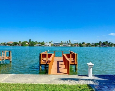 10265 Gulf Boulevard - Photo Thumbnail 8
