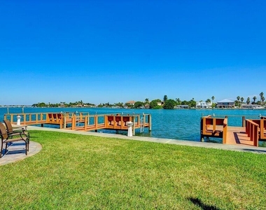 10265 Gulf Boulevard - Photo Thumbnail 9