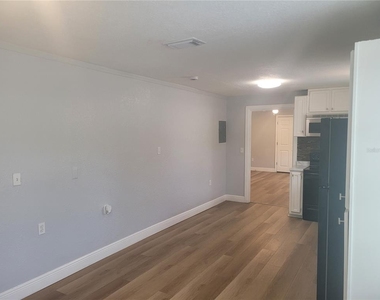 1320 S Oleander Avenue - Photo Thumbnail 12