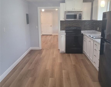 1320 S Oleander Avenue - Photo Thumbnail 13