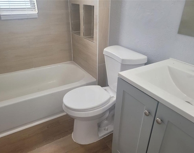 1320 S Oleander Avenue - Photo Thumbnail 28
