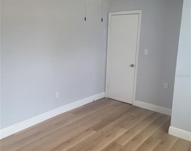 1320 S Oleander Avenue - Photo Thumbnail 23