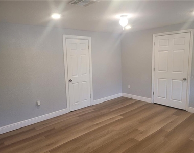 1320 S Oleander Avenue - Photo Thumbnail 5