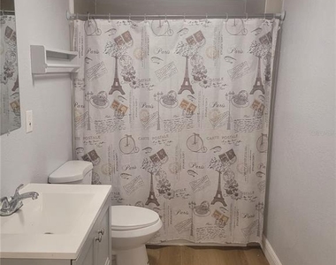 1320 S Oleander Avenue - Photo Thumbnail 16