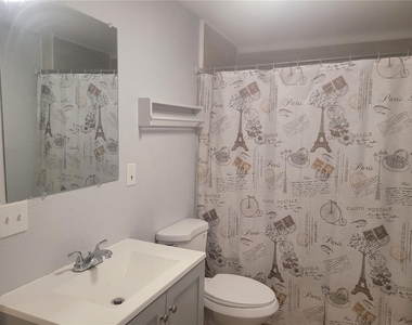 1320 S Oleander Avenue - Photo Thumbnail 15