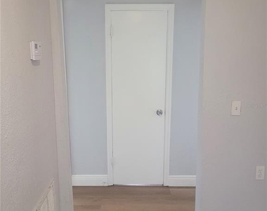1320 S Oleander Avenue - Photo Thumbnail 18