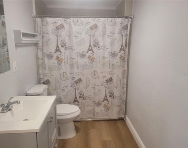 1320 S Oleander Avenue - Photo Thumbnail 14