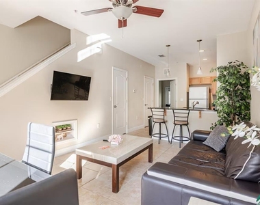 2960 Sw 35th Place - Photo Thumbnail 3