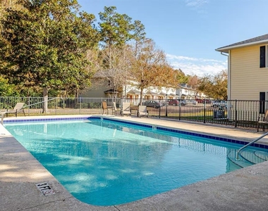 2960 Sw 35th Place - Photo Thumbnail 21