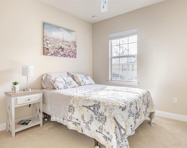 2960 Sw 35th Place - Photo Thumbnail 11