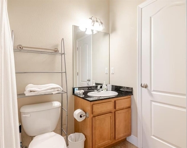 2960 Sw 35th Place - Photo Thumbnail 19