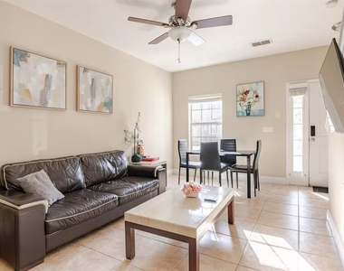 2960 Sw 35th Place - Photo Thumbnail 4
