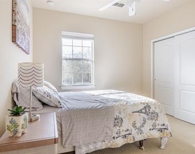 2960 Sw 35th Place - Photo Thumbnail 10