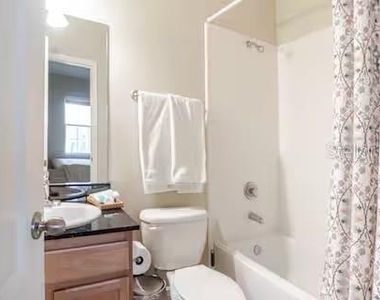2960 Sw 35th Place - Photo Thumbnail 18