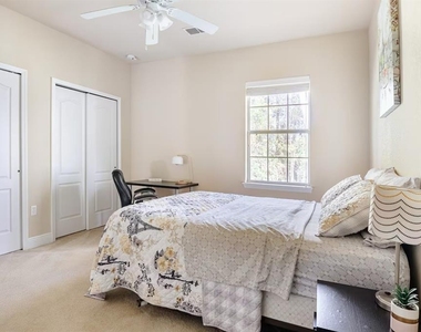 2960 Sw 35th Place - Photo Thumbnail 14