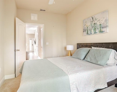 2960 Sw 35th Place - Photo Thumbnail 8