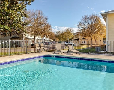 2960 Sw 35th Place - Photo Thumbnail 22