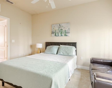 2960 Sw 35th Place - Photo Thumbnail 7