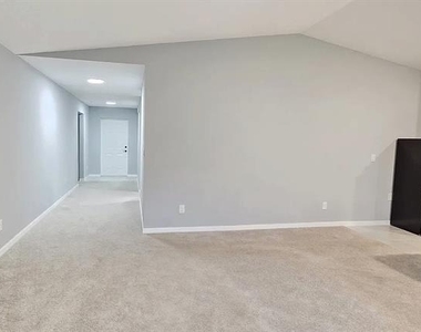 1532 Ne 35th - Photo Thumbnail 5