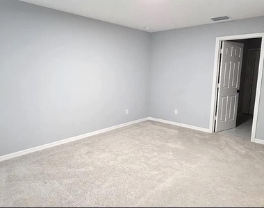 1532 Ne 35th - Photo Thumbnail 9
