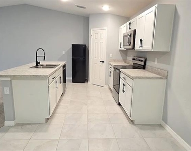 1532 Ne 35th - Photo Thumbnail 4