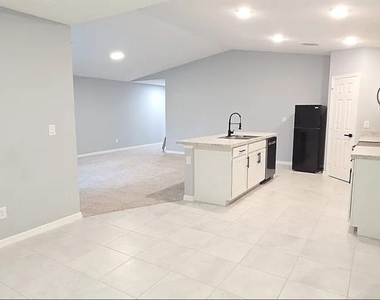 1532 Ne 35th - Photo Thumbnail 3