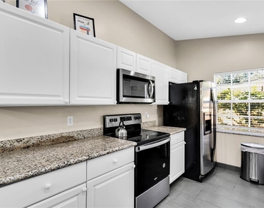 2648 Nassau Street - Photo Thumbnail 7
