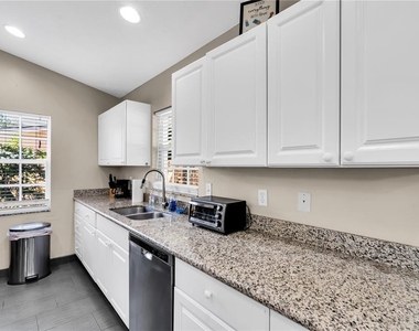 2648 Nassau Street - Photo Thumbnail 6
