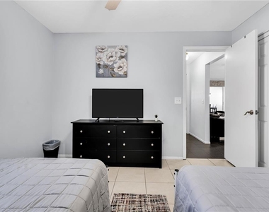 2648 Nassau Street - Photo Thumbnail 20