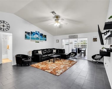 2648 Nassau Street - Photo Thumbnail 3