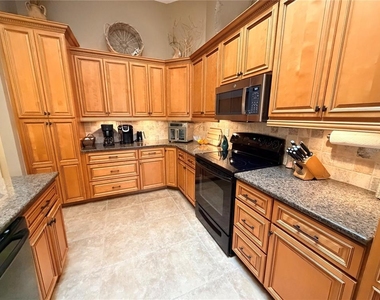 8317 9th Avenue Terrace Nw - Photo Thumbnail 32