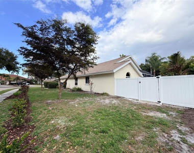 8317 9th Avenue Terrace Nw - Photo Thumbnail 24