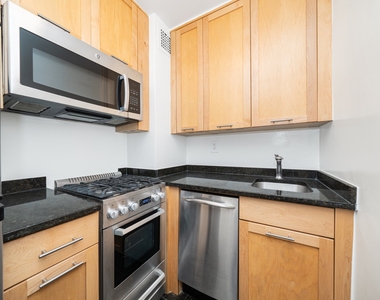 236 East 36th Street - Photo Thumbnail 2