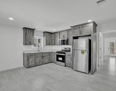 1107 Myrtle Avenue - Photo Thumbnail 5