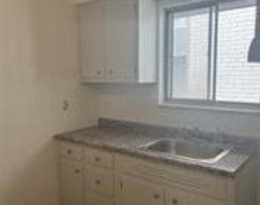 218 Bronx Ave - Photo Thumbnail 9