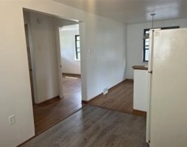 218 Bronx Ave - Photo Thumbnail 11