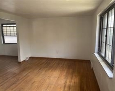 218 Bronx Ave - Photo Thumbnail 3