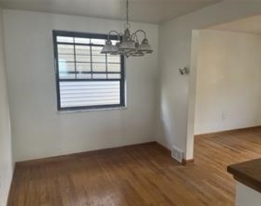 218 Bronx Ave - Photo Thumbnail 6