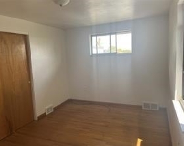 218 Bronx Ave - Photo Thumbnail 14