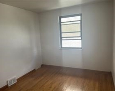 218 Bronx Ave - Photo Thumbnail 16