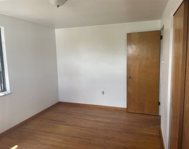 218 Bronx Ave - Photo Thumbnail 13