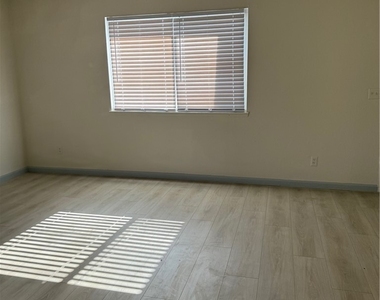 1218 Fraya Drive - Photo Thumbnail 3