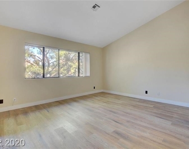 5062 S Rainbow Boulevard - Photo Thumbnail 7