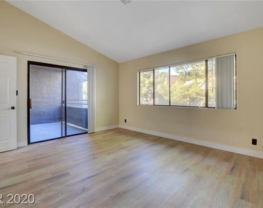 5062 S Rainbow Boulevard - Photo Thumbnail 6