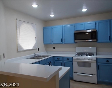 5062 S Rainbow Boulevard - Photo Thumbnail 5