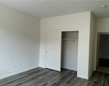3107 Lenoir Street - Photo Thumbnail 7